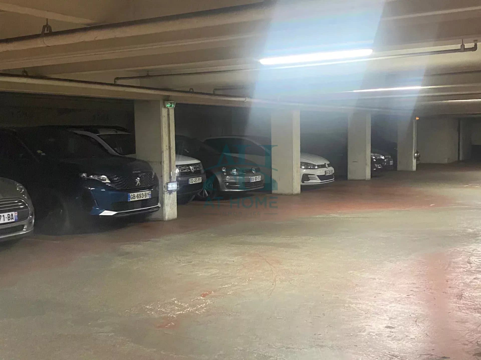 Emplacement de parking -Quai de Valmy- Gare de l'Est