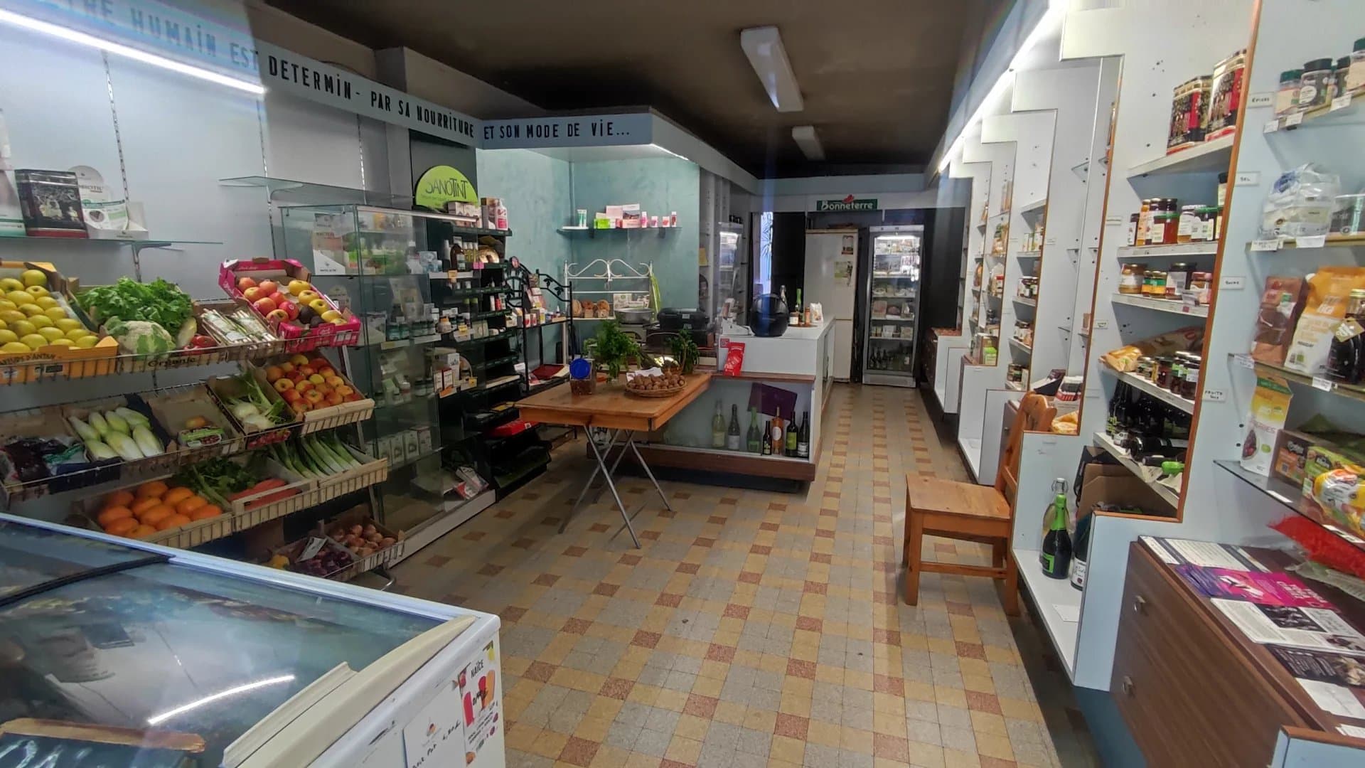 A VENDRE FONDS DE COMMERCE OU DROIT AU BAIL