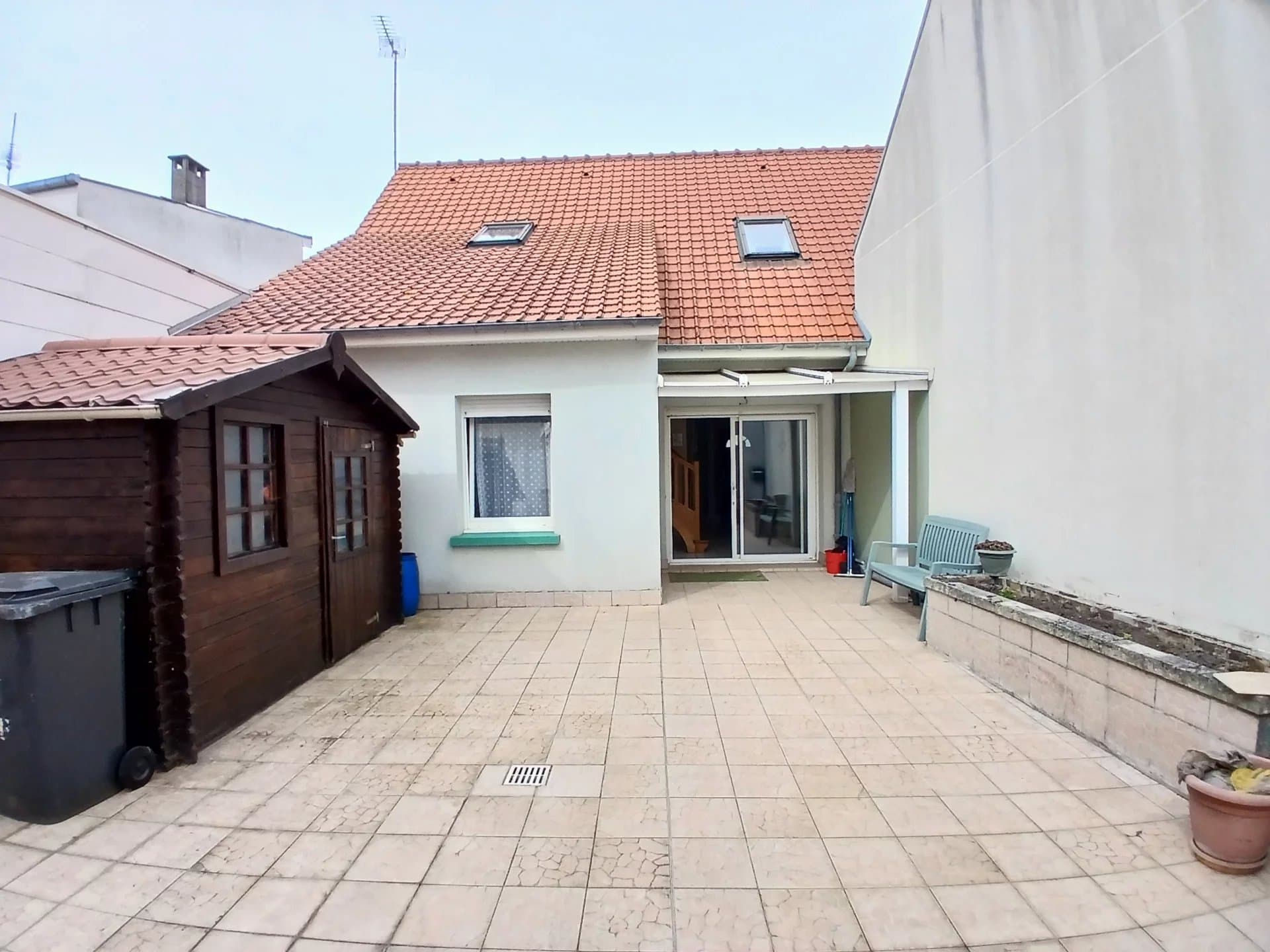 Maison avec cour