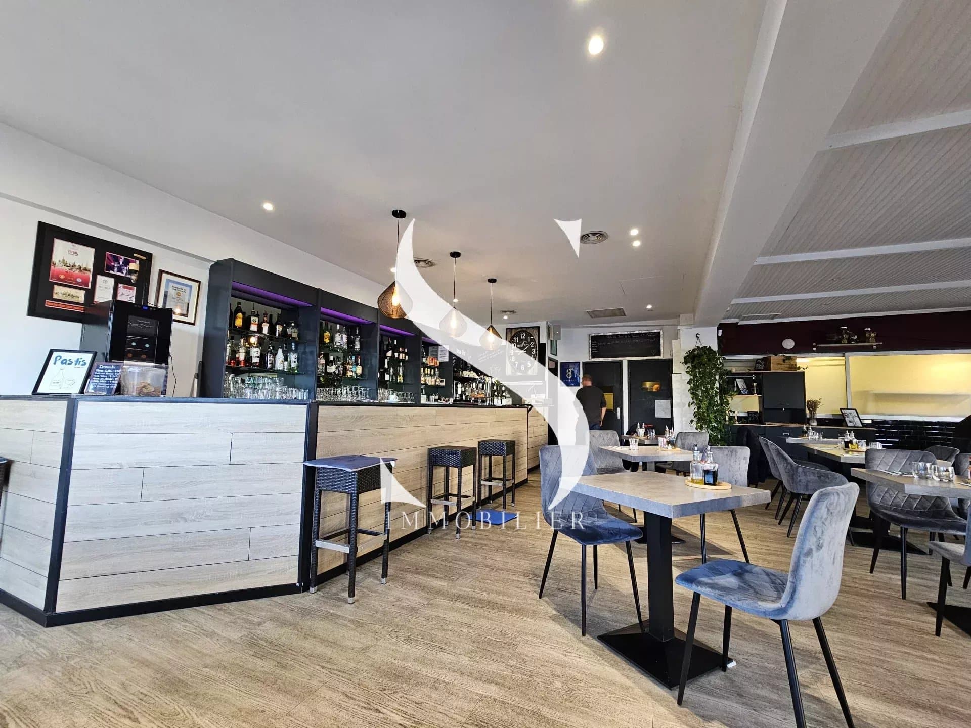 A vendre fond de commerce - restaurant - zone commercial dynamique.