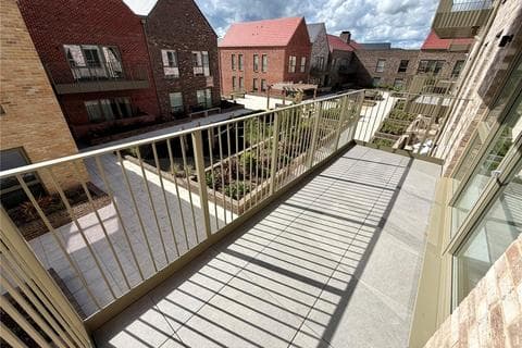 Apartment - Marleigh Park, Newmarket Road, Cambridge, CB5