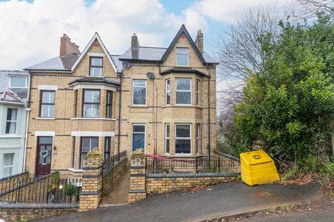 Terraced house - Kensington Place, Newport, NP19