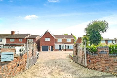 Detached house - Cannock Road, Wolverhampton WV10