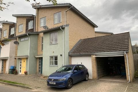 Townhouse - Sotherby Drive, Cheltenham