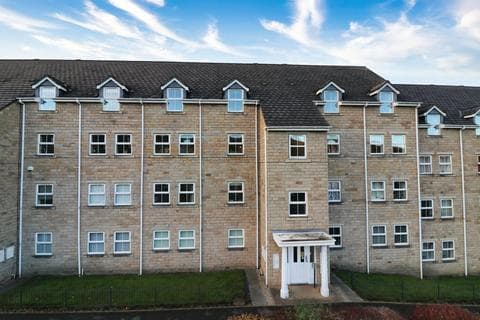 Flat - Harrogate Road, Apperley Bridge, Bradford, West Yorkshire, BD10