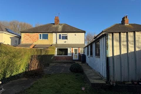 Semi-detached house - Anlaby Park Road North, Hull