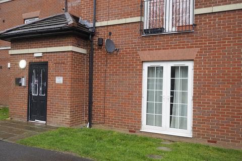 Flat - Lambwath Hall Court, Hull HU7