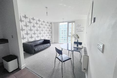 Apartment - Mortimer Square, Milton Keynes MK9