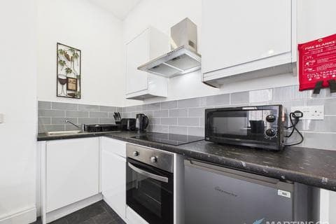 Apartment - Station Road, . FY4
