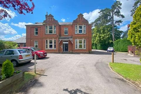Retirement property - Hucclecote Road, Hucclecote Lodge, GL3