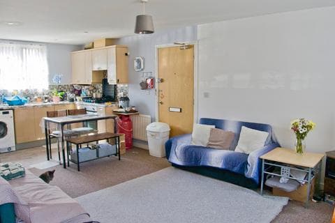 Flat - Sockburn Close, Hamilton, Leicester, LE5