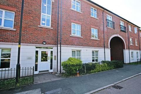 Ground floor flat - White Clover Square, Lymm, WA13