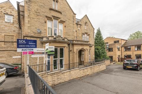 Flat - Redwing Crescent, Huddersfield HD3