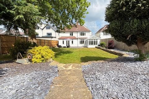 Detached house - Cheltenham Road, Gloucester, GL2