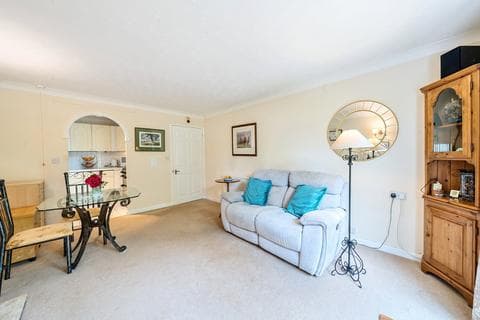 Apartment - Pittville Circus Road, Gloucestershire GL52