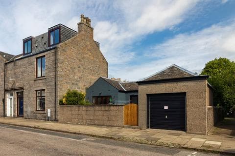 Semi-detached house - 3 Mile-End Place, Aberdeen, AB15 5PZ