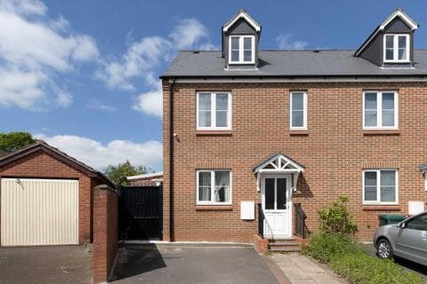 3 bedroom end of terrace house for sale