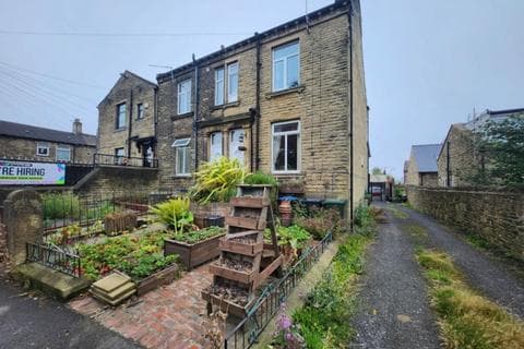 End of terrace house - Cutler Heights Lane, Bradford, BD4