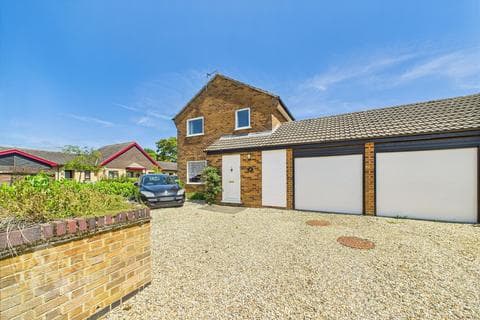 Link detached house - The Hedgerows, Norwich