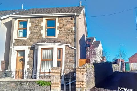 Detached house - Highland Place, Bridgend CF31