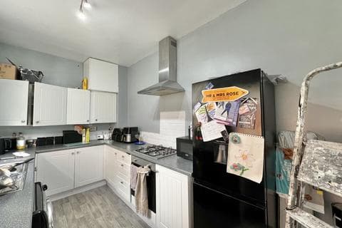Semi-detached house - St. Stephens Avenue, North Shore FY2