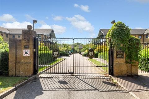 Apartment - Woodward Place, Milton Keynes MK8