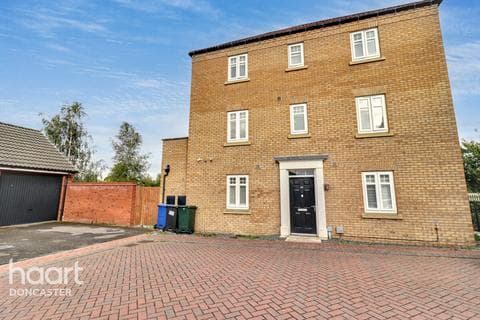 Semi-detached house - Derwent Drive, Doncaster