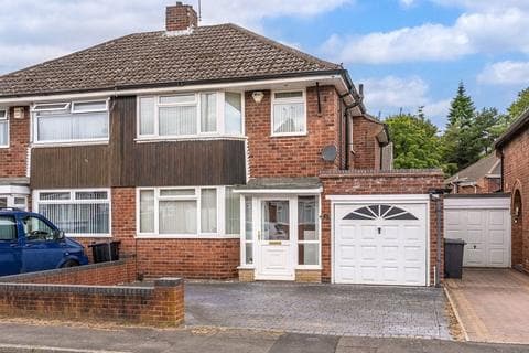 Semi-detached house - Taunton Avenue, Fordhouses, Wolverhampton, West Midlands, WV10
