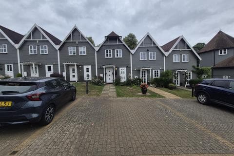 Terraced house - The Roundel, Overstone, NN6 0FF