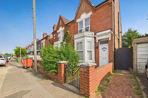 Semi-detached house - Williamson Avenue, Peterborough, PE3