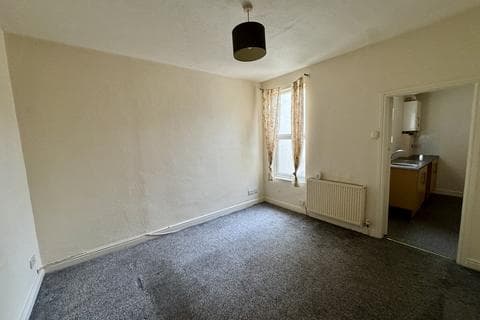 Flat - Hill Street, Blackpool FY4
