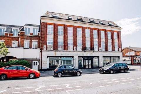 Flat - Holdenhurst Road, Bournemouth BH8