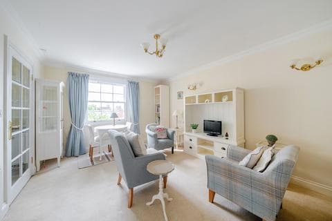 Apartment - Commercial Street, Gloucestershire GL50
