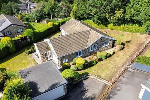Detached bungalow - Hermitage Park, Fenay Bridge, Huddersfield, West Yorkshire, HD8