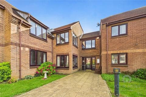 Flat - Pond Farm Close, Northampton NN5