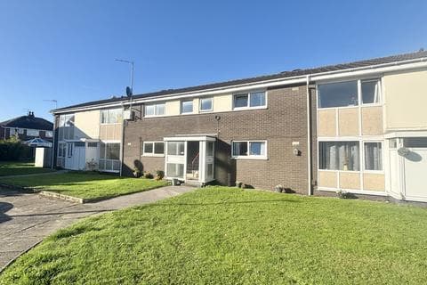 Apartment - Nesswood Avenue, South Shore FY4