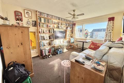Apartment - Nesswood Avenue, South Shore FY4