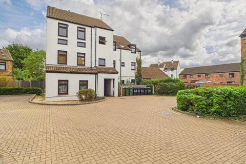 Flat - Heyford Close, Peterborough PE4