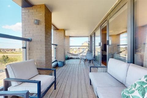 Apartment - Barrosa Way, Milton Keynes MK8