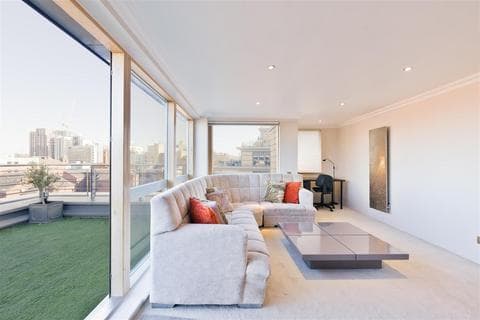 Penthouse - Bowman Lane, Leeds LS10