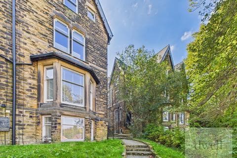 Flat - Hollin Lane, Weetwood, Leeds, LS16