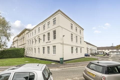 Apartment - Cedar Court Road, Gloucestershire GL53