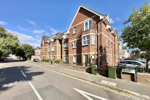 Flat - Heathcote Road, Bournemouth BH5