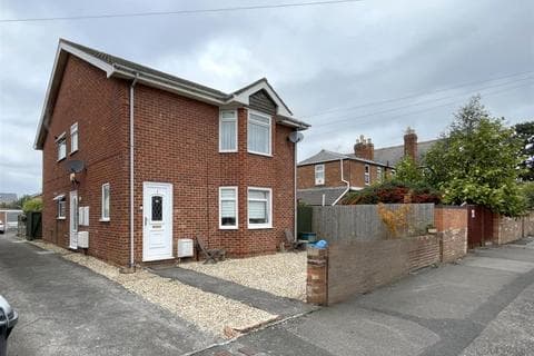 Maisonette - Central Road, Gloucester