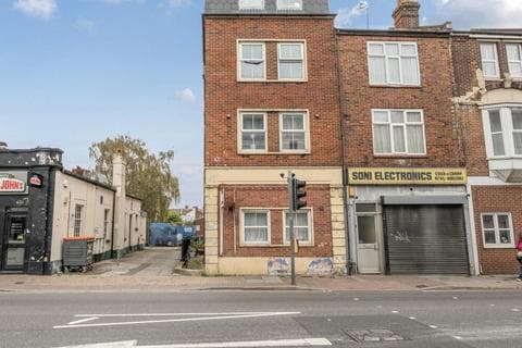Flat - Kingston Road, Hampshire PO2