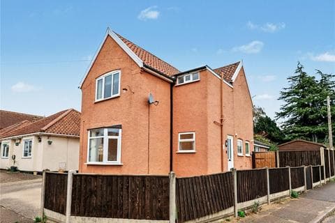 Detached house - Vera Road, Hellesdon, Norwich, Norfolk, NR6