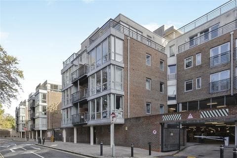 Flat - Admiralty Road, Hampshire PO1