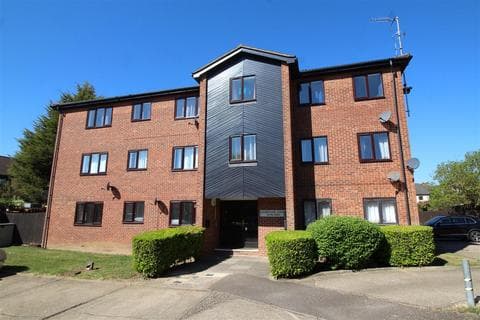 Flat - Hadrians Court, Fletton, Peterborough