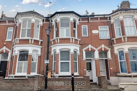 Flat - Beach Road, Southsea, PO5