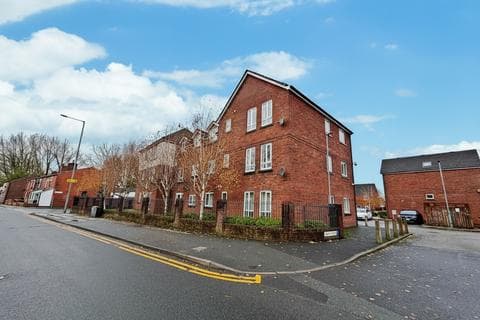Apartment - Bolton Road, Westhoughton, BL5
